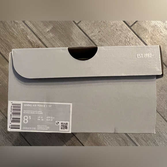 Nike Air Force 1s ‘07 - Picture 5 of 5